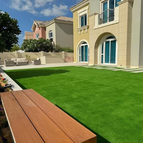 A-Home-front-lawn-with-artificial-turf-in-Dubai