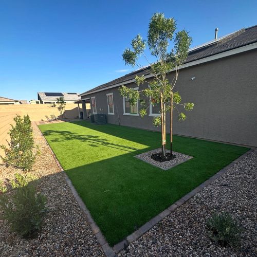 Artificial-grass-in-Villas-back-lawn