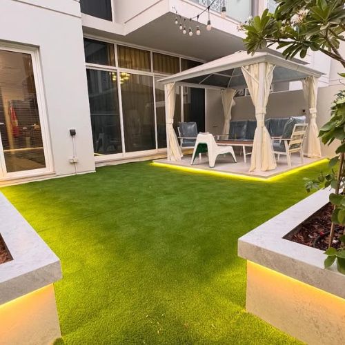 Artificial-grass-in-lawn