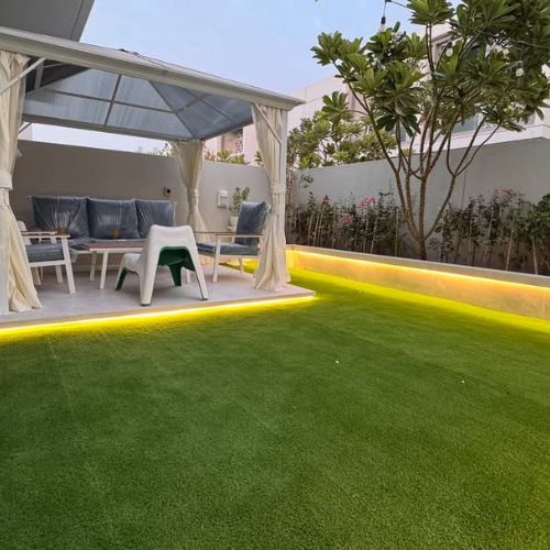 Beautiful-lawn-with-Artificial-grass